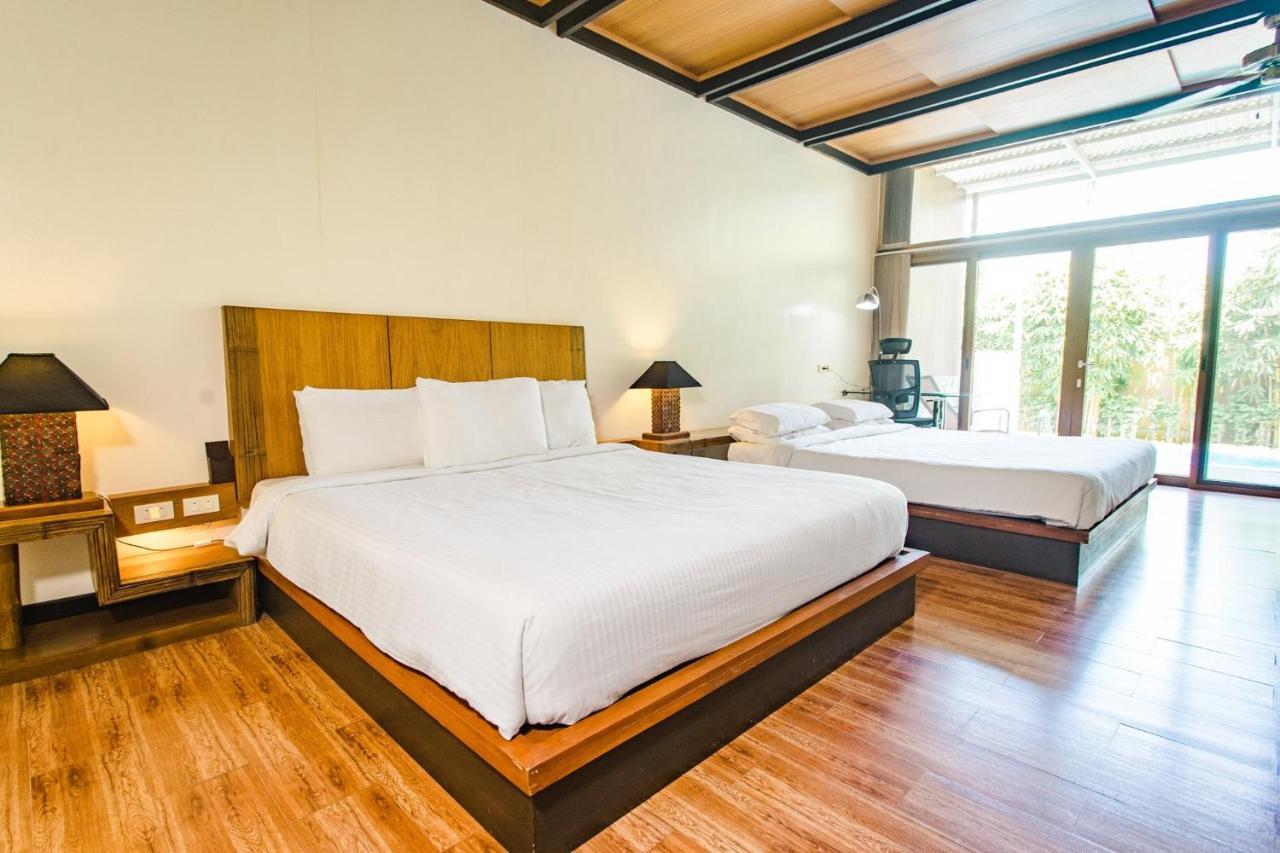 The Park - Silang Hotel Exterior photo